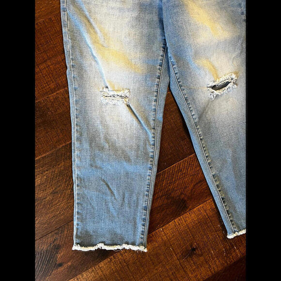 A Glow Maternity Boyfriend Jeans SIZE Xl with Full Panel. NWOT - Picture 5 of 8